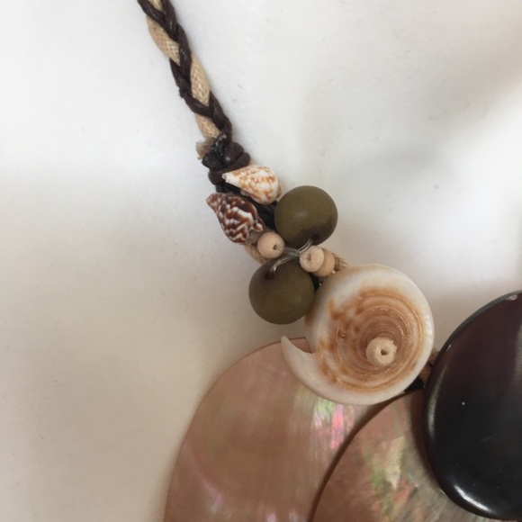 Beautiful handmade seashells necklace - Picture 15 of 15